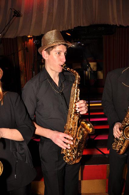 min 2011 03 08 mardi brass band 286